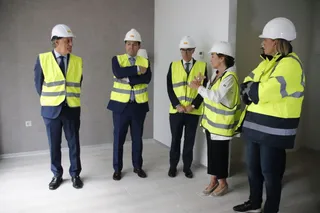 Mañueco, visita las obras de la nueva Residencia de la Tercera Edad, San Juan de Sahagún