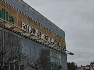 Estación de tren de Salamanca. RENFE. ADIF. Vialia. Trenes en Salamanca. Foto de archivo. S24H