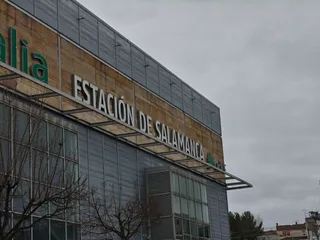 Estación de tren de Salamanca. RENFE. ADIF. Vialia. Trenes en Salamanca. Foto de archivo. S24H