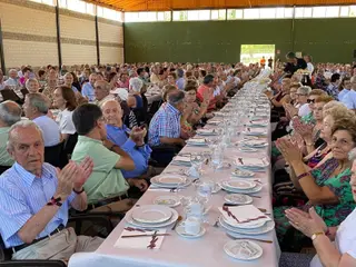 Comida festiva de los mayores en Guijuelo. Foto de archivo