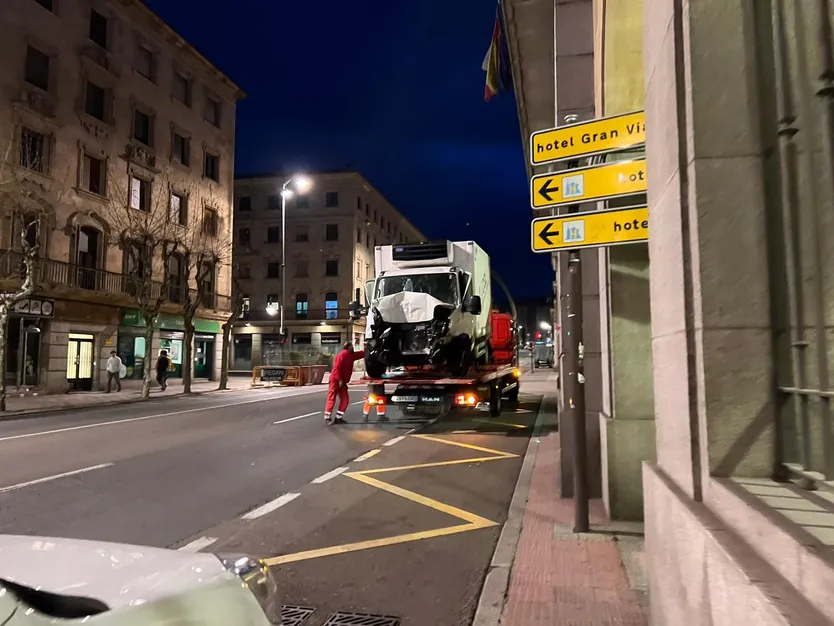 La Gran Vía queda cortada al tráfico debido a un fuerte accidente 3