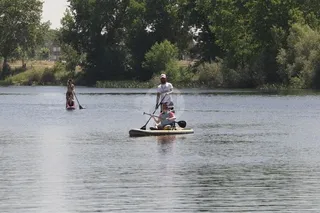 Paddle surf