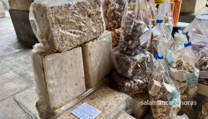 Turroneras de La Alberca en los soportales de la Plaza Mayor de Salamanca