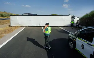 Cortada la A 62 por la salida de vía de un camión a la altura del polígono Las Viñas en Ciudad Rodrigo | Vicente | ICAL