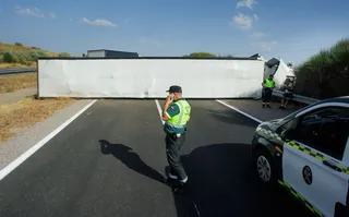 Cortada la A 62 por la salida de vía de un camión a la altura del polígono Las Viñas en Ciudad Rodrigo | Vicente | ICAL