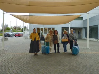 Santa Marta instala un toldo en la plaza de los Abuelos y Abuelas para proteger del sol a sus mayores