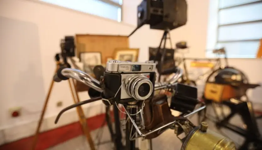 El concejal de Tráfico, Fernando Carabias, asiste a la presentación de la exposición ‘Oficios en Bicicleta. Colección Antonio Galindo de la Vara’ (7)