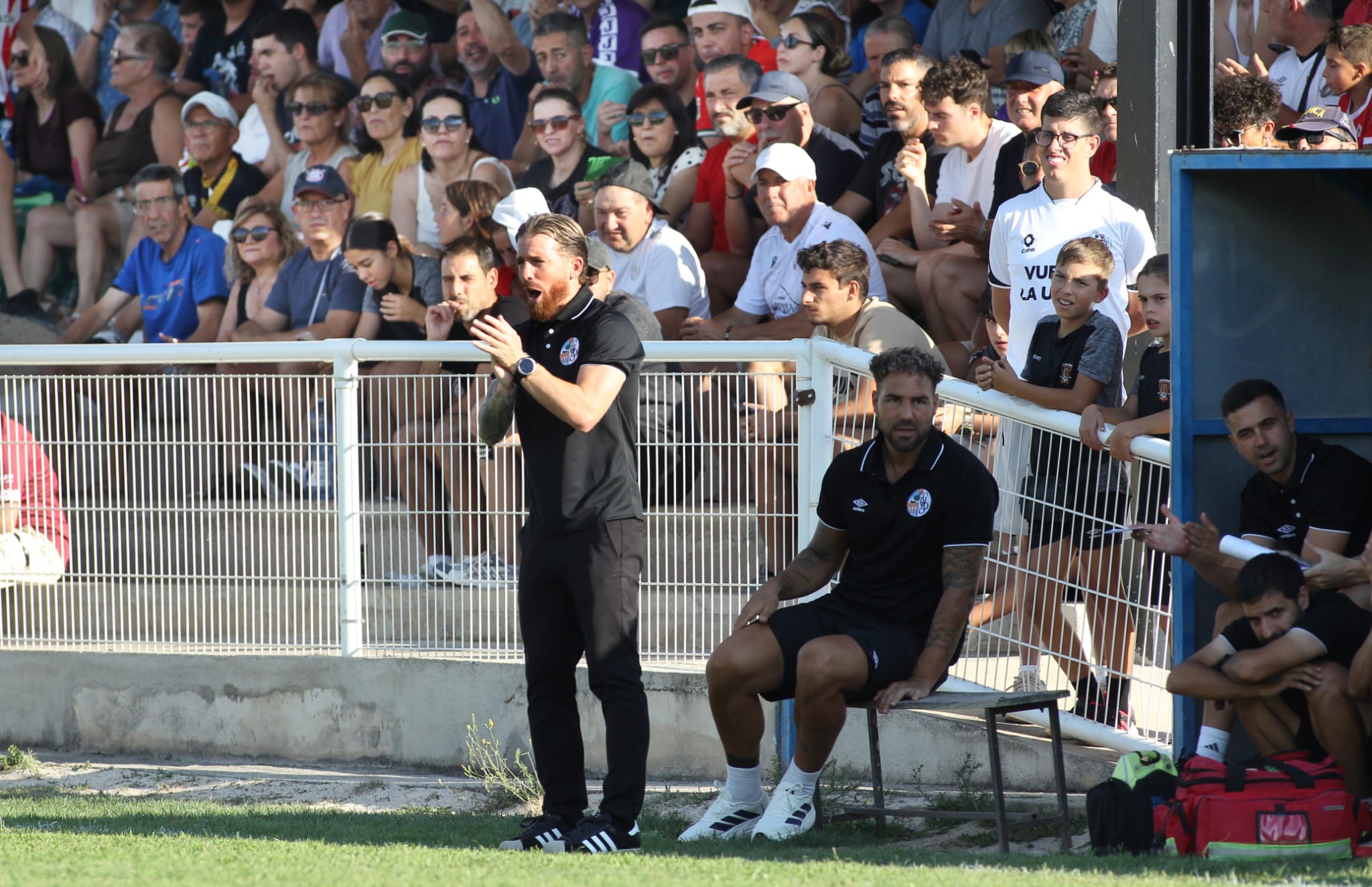 Muniain Da Instrucciones a Sus Jugadores En El Francisco Mateos