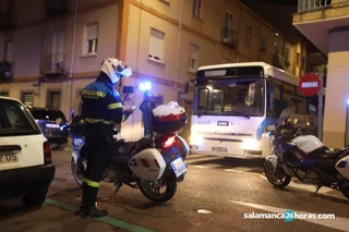 Autocar atascado en calle Alonso de Ojeda (2)