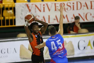 Nelson Yengue ante Filipenses.