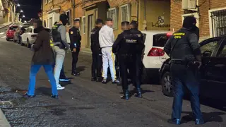 Unos de los detenidos en los registros de la Calle Linares en la mañana de este jueves 