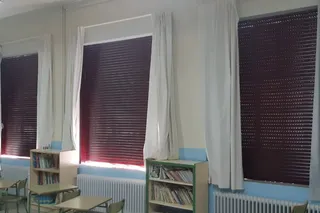 Algunas de las nuevas persianas instaladas en el CEIP Miguel de Unamuno en Peñaranda de Bracamonte.