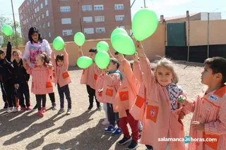 Suelta de globos y premiados con motivo de la Semana de la Seguridad en el Antonio Machado7