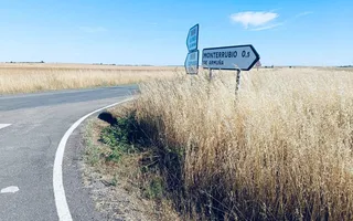 El PSOE de Salamanca critica la “dejadez” de la Diputación en el desbroce de las cunetas y cruces de carreteras en La Armuña