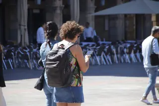 Gente por las calles de Salamanca