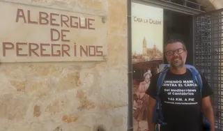 El caracol humano que camina desde Málaga hasta Asturias para recaudar dinero contra el cáncer