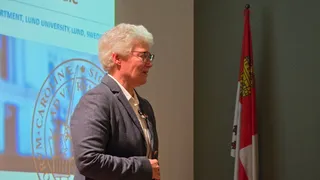 La Premio Nobel de Física 2023 Anne L'Huillier imparte un seminario sobre los últimos avances en pulsos ultracortos y su impacto en la exploración de la dinámica electrónica en la materia