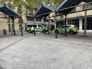 Policía Local en la calle Consuelo, plaza de San Justo. Foto de archivo S24H