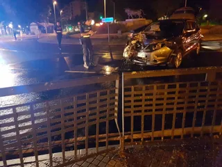 Accidente de coche al lado de la plaza de toros