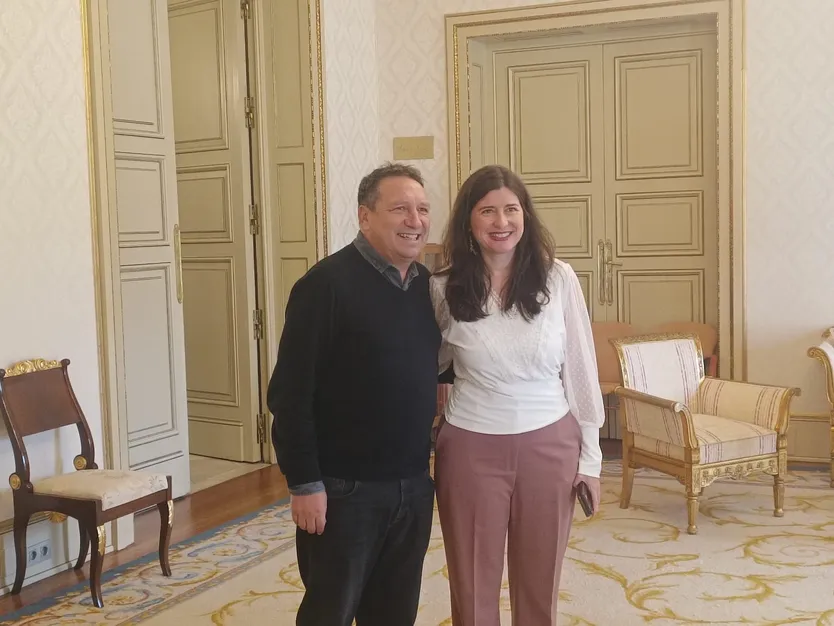 La concejala de Familia e Igualdad de Oportunidades, Miryam Rodríguez, y Eusebio Sacristán, creador de la fundación que lleva su nombre