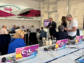 Impulsados talleres para facilitar la solicitud online de la Tarjeta Buscyl | Junta de Castilla y León