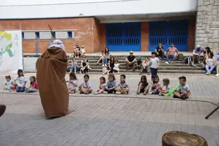 Teatro de calle con Kamaru y 'Cuentos desde el bosque'