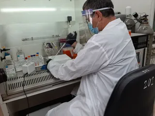 Un nuevo examen de saliva pretende indicar en menos de un segundo si el paciente ha contraído coronavirus