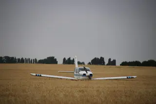 Aterrizaje forzoso de una avioneta de Matacán en Rágama