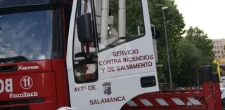 Campaña informativa de los bomberos para prevenir incendios en pisos de estudiantes