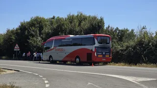 Colisión de un coche y un bus de Avanza en Machacón | Andrea M