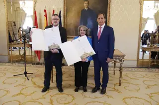 Entrega de título de Huésped Distinguido a los poetas Luis Mary Giraldo y Federico Díaz Granados. Fotos Andrea M.