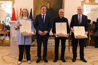 Carlos García Carbayo en el nombramiento de Huéspedes Distinguidos a Juan Belda, Lutz-Bachmann y Virginia Aspe. | Ayto de Salamanca