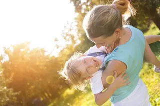Happy family. Familia feliz; madre con hijo
