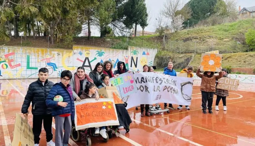 Manifestación por la poesía en Villamayor