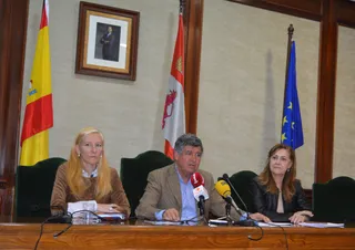 FOTO FOLLETO INFORMATIVO REINDUSTRIALIZACIÓN