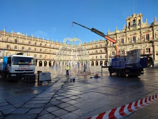 La Plaza Mayor vuelve a lucir la gran campaña navideña