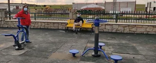 La urbanización Peñasolana III de Carrascal de Barregas estrena parque biosaludable