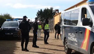 Agentes de la Policía Nacional en uno de los registros | Foto: S24H