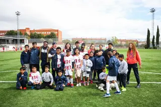 La concejala de Familia se entrena con los niños de la Escuela 100x100 Deporte