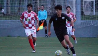 Millán, jugador de Unionistas LN, ante el filial del Guijuelo / FOTO SALAMANCA24HORAS.COM