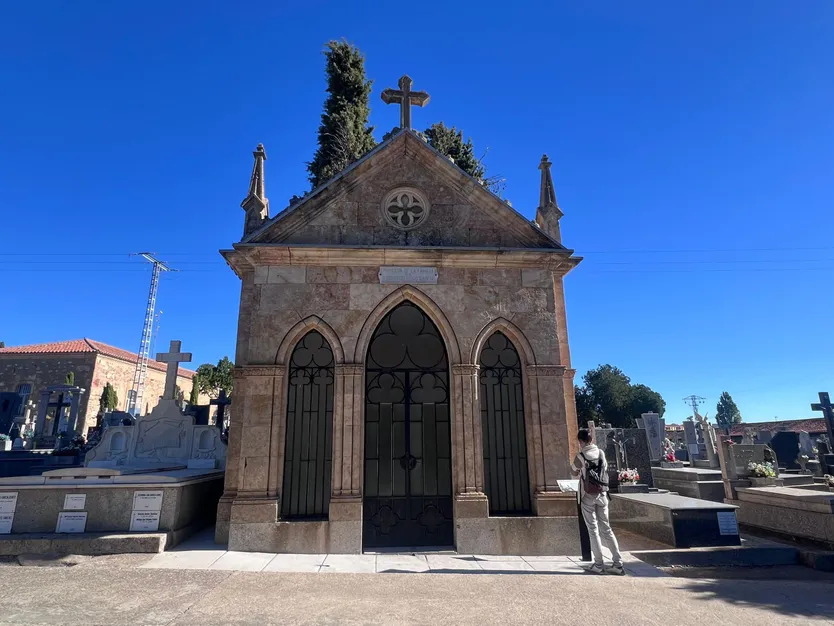 Panteón de Cándida López Moro