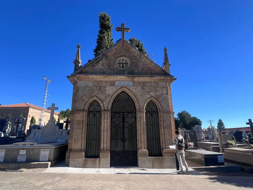 Panteón de Cándida López Moro