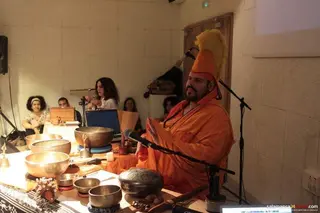 Relajante concierto de cuencos tibetanos con Suami Lama Losel