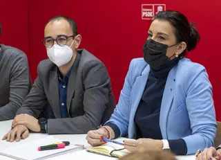 La secretaria de Organización del PSOE de Castilla y León, Ana Sánchez, y el secretario general del PSOE de Salamanca, David Serrada, comparecen tras una reunión de trabajo con la nueva Comisión Ejecutiva Provincial (CEP) del PSOE de Salamanca | FOTO ICAL