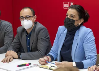 La secretaria de Organización del PSOE de Castilla y León, Ana Sánchez, y el secretario general del PSOE de Salamanca, David Serrada, comparecen tras una reunión de trabajo con la nueva Comisión Ejecutiva Provincial (CEP) del PSOE de Salamanca | FOTO ICAL