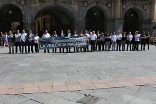 Minuto de silencio en la Plaza Mayor por el último caso de violencia machista