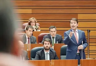 Mañueco durante el pleno