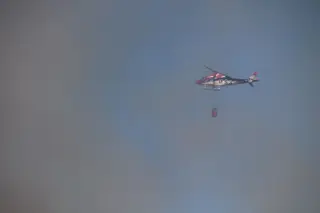 Helicóptero en el incendio forestal en la provincia de Salamanca | ICAL