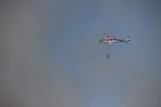 Helicóptero en un incendio forestal en la provincia de Salamanca. Foto de archivo | ICAL