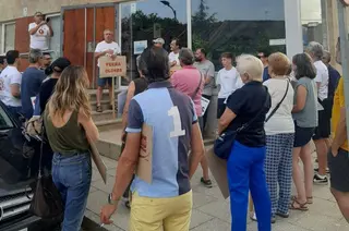 Cuidamos Villamayor se concentra frente al Ayuntamiento de Doñinos | Cuidamos Villamayor